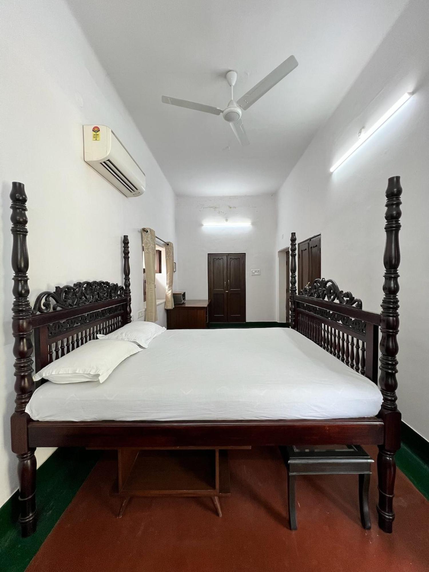 세쿤데라바드 Laxmi Nivas 1949 B&B 외부 사진
